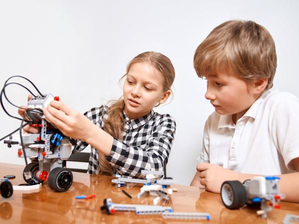 Kids building robot with magnetic blocks