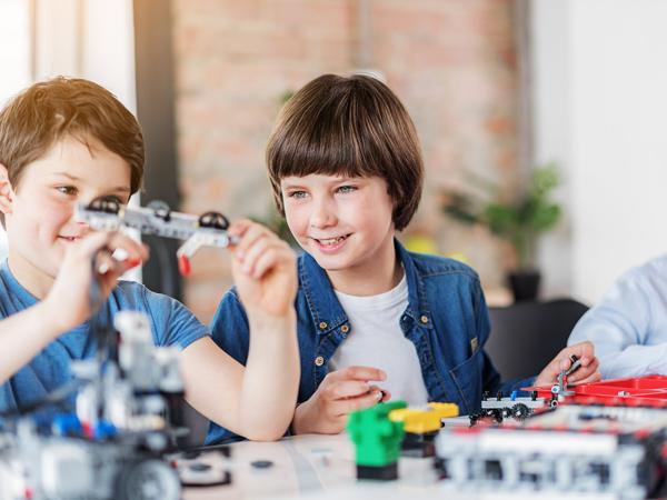 Children building a robot