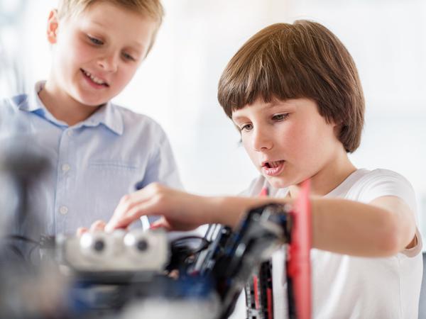 Teenagers building robots